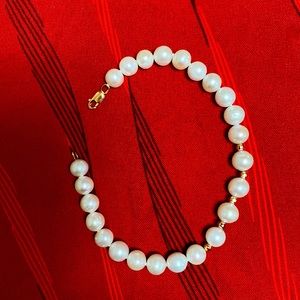 New pearl bracelet with golden clasp and beads 7,5” L